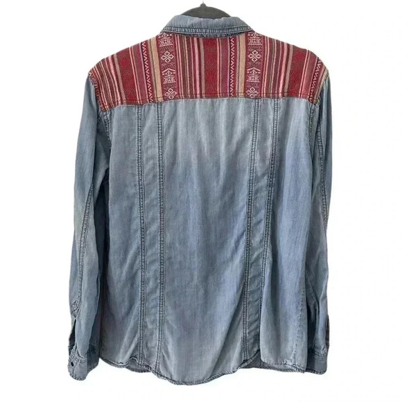 Women’s Lightweight Chambray Western Cowgirl Snap Front Casual Shirt Medium - Picture 3 of 11